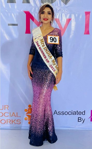 Narpinder Kaur an IT Professional from Chandigarh is crowned Runner Up at Mrs.INDIA My Identity 2022.